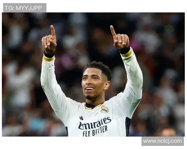 矮个子足球明星现役表现出色引发球迷热议与关注 矮个子足球明星现役表现出色引发球迷热议与关注